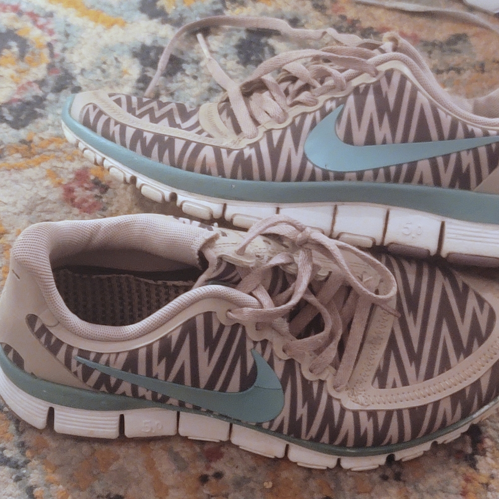 Nike Women's Tan and Blue Athletic Shoes